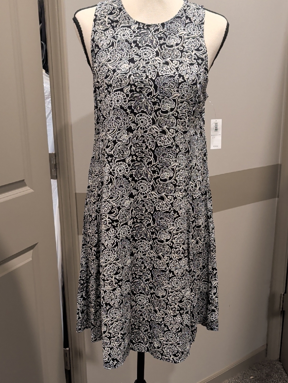 Black & White Floral Sleeveless Swing Dress